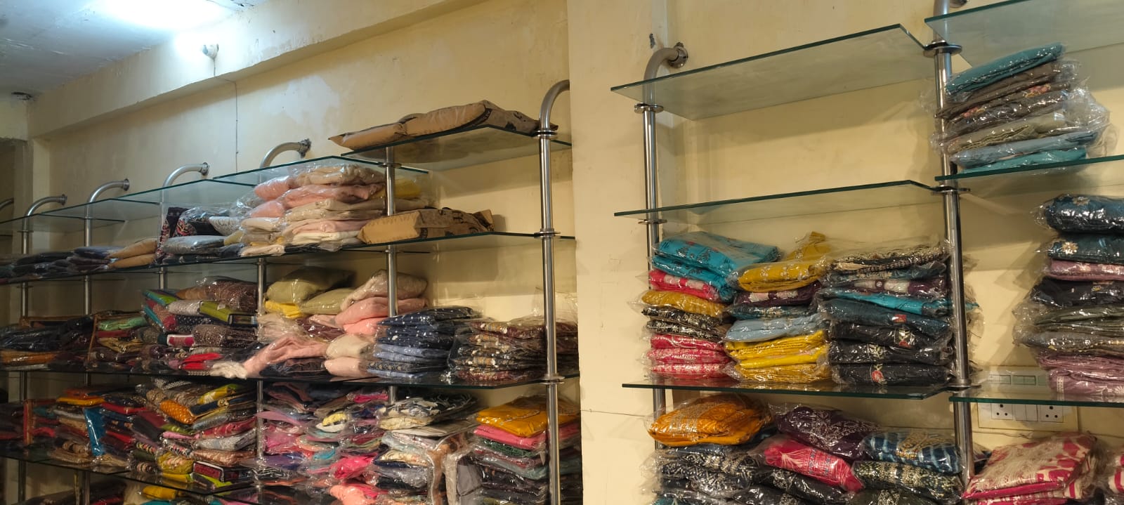 Ladies Suits & Sarees (Golden Handloom)