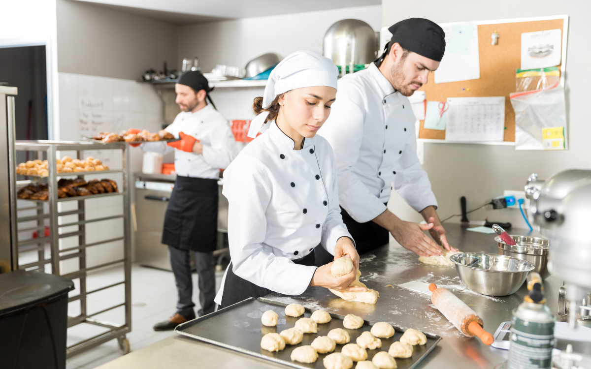 🧑‍🍳 Expert Halwai Services (हलवाई व्यवस्था)